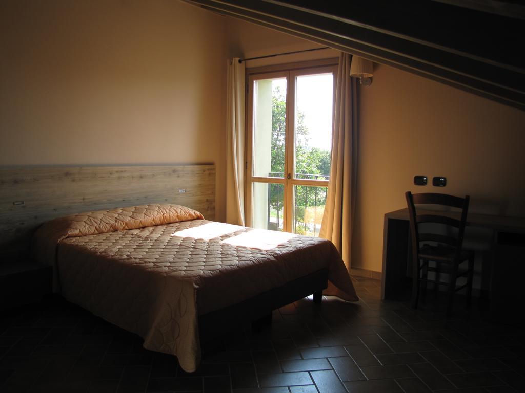 Agriturismo Bassanine Monticelli d'Ongina ภายนอก รูปภาพ