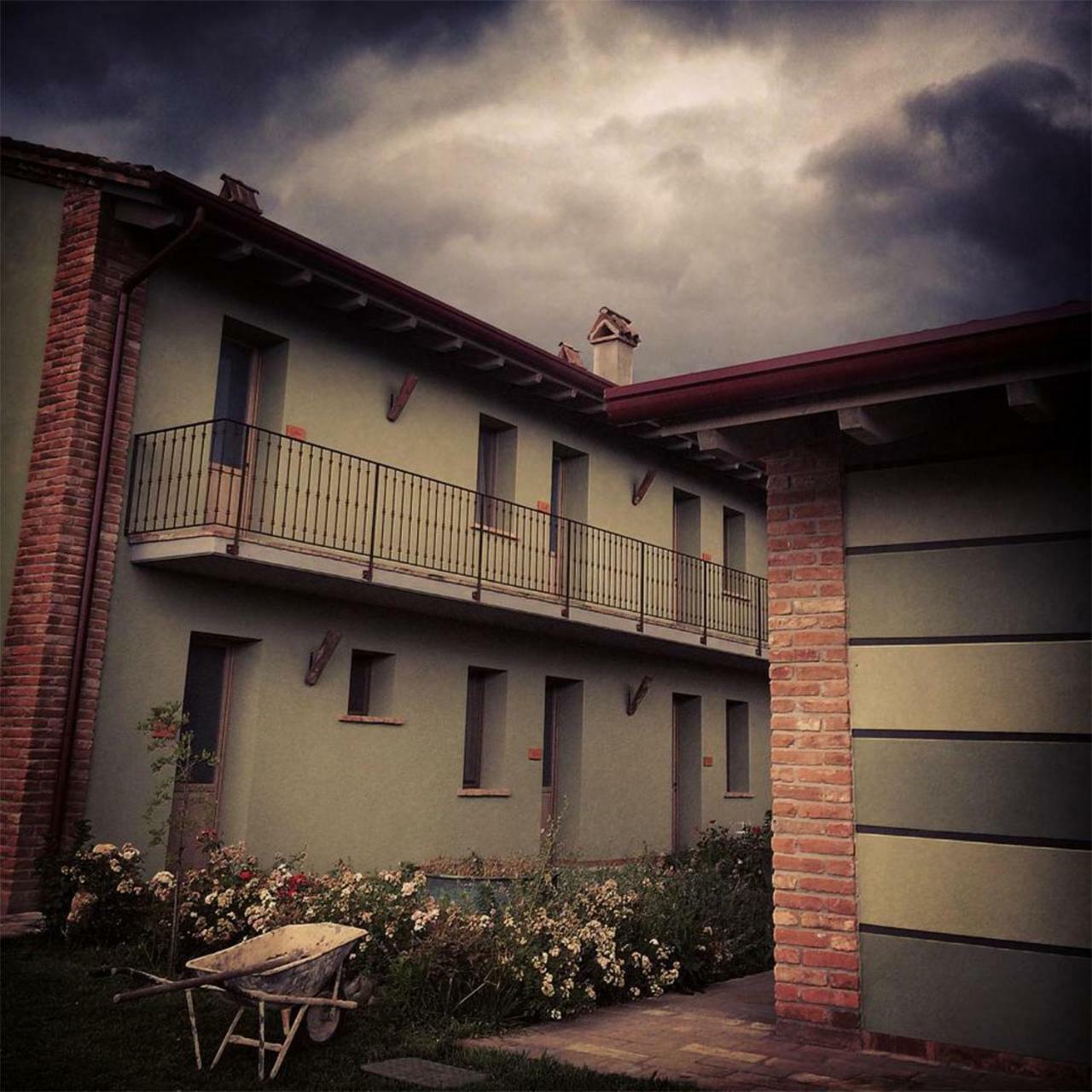 Agriturismo Bassanine Monticelli d'Ongina ภายนอก รูปภาพ
