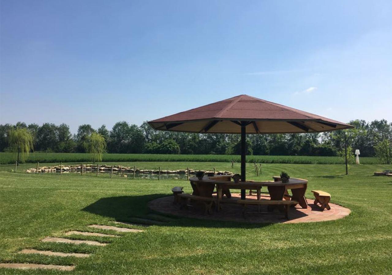 Agriturismo Bassanine Monticelli d'Ongina ภายนอก รูปภาพ